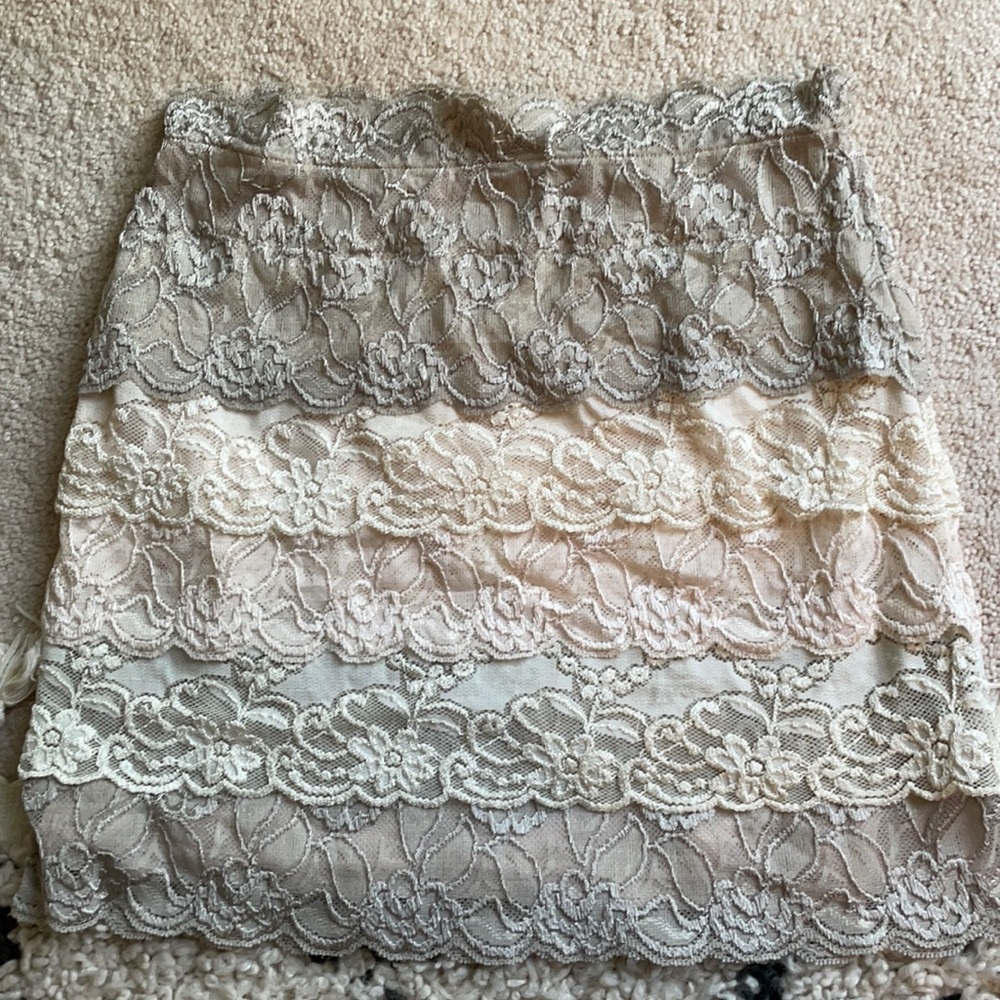 Tight stretchy lace short skirt